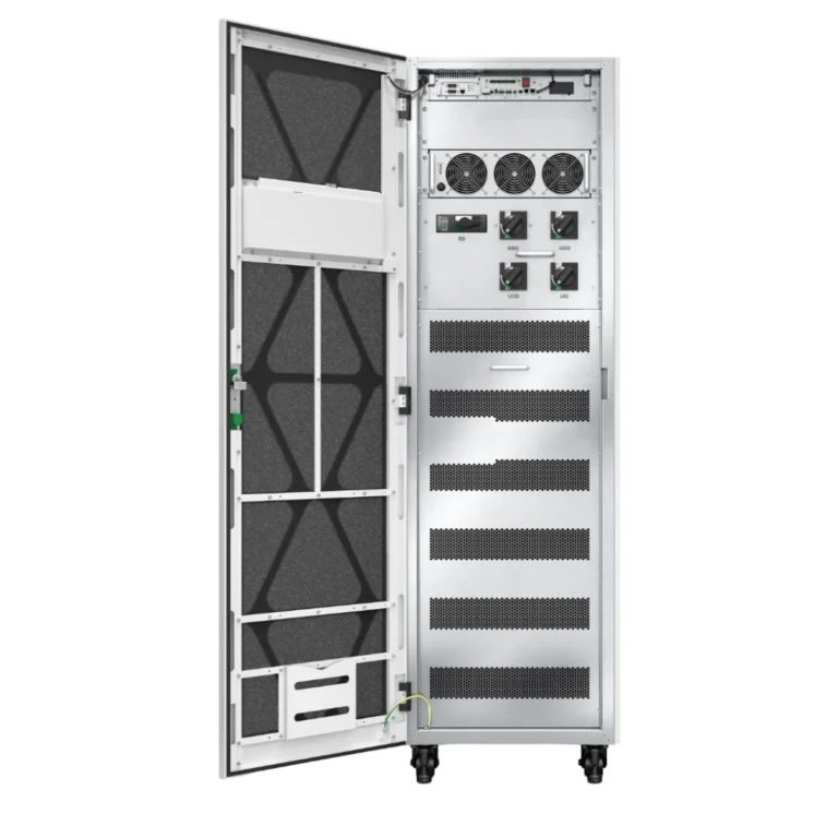 APC Easy UPS 3M 60kVA - Vue intérieure emplacements vides APC Easy UPS 3M 60kVA E3MUPS60KHB1, intérieur porte ouverte, emplacements batteries vides, configuration extensible jusqu'à 6 strings