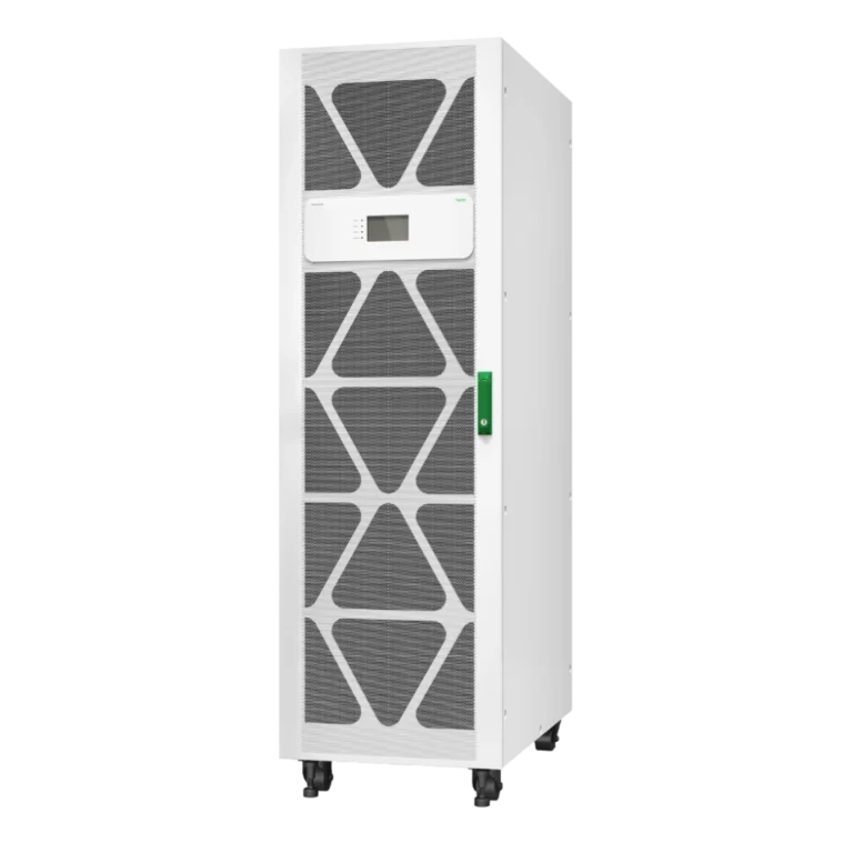 APC Easy UPS 3M 60kVA - Vue 3/4 avant droite APC Easy UPS 3M 60kVA E3MUPS60KHB1 onduleur triphasé tour blanche, vue 3/4 avant droite, porte fermée