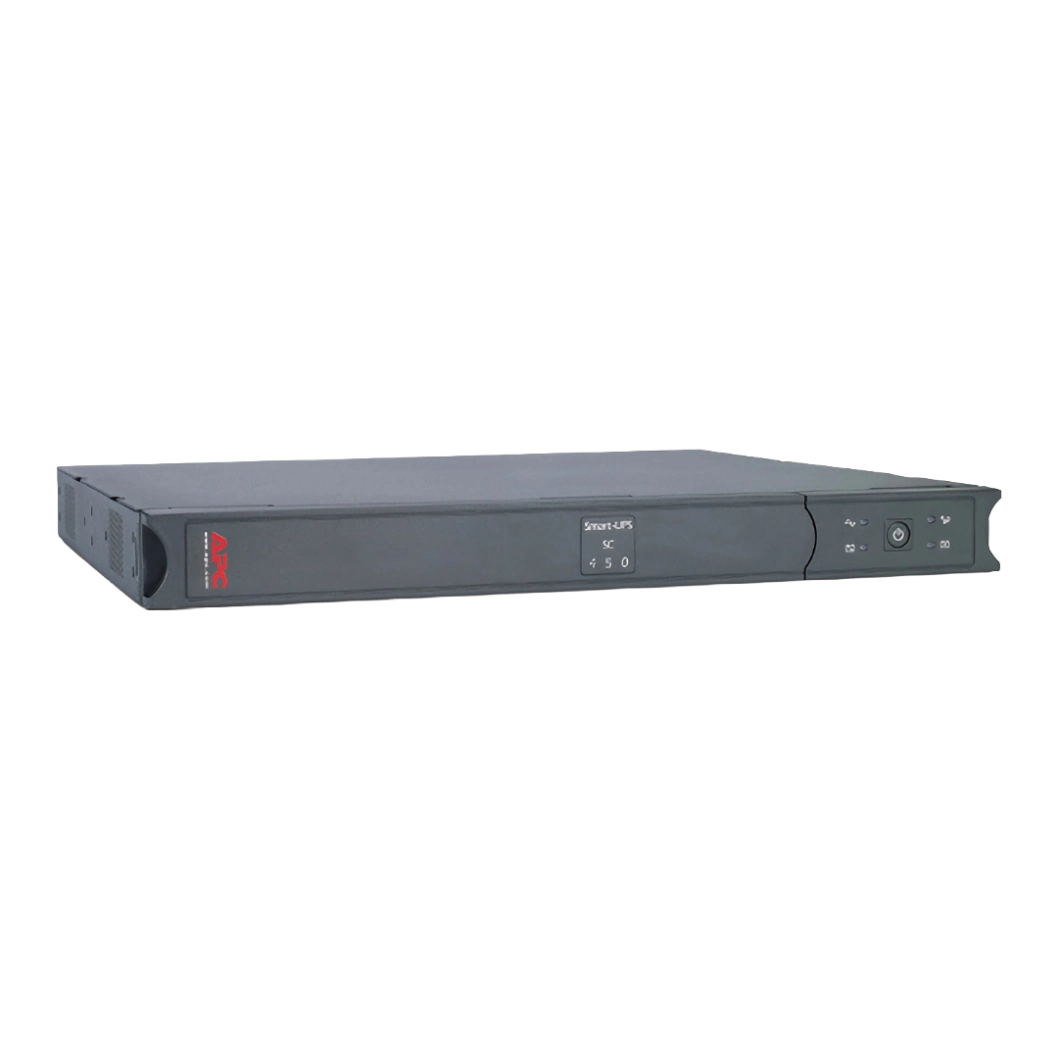 APC Smart-UPS SC 450VA Rack 1U - Vue 3/4 avant droite APC Smart-UPS SC 450VA SC450RMI1U, format rack 1U gris anthracite, vue 3/4 avant droite, logo APC rouge, Smart-UPS SC 450 visible sur façade